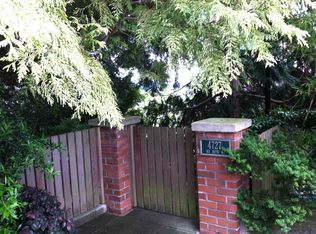 4727 NE 36th St, Seattle, WA 98105