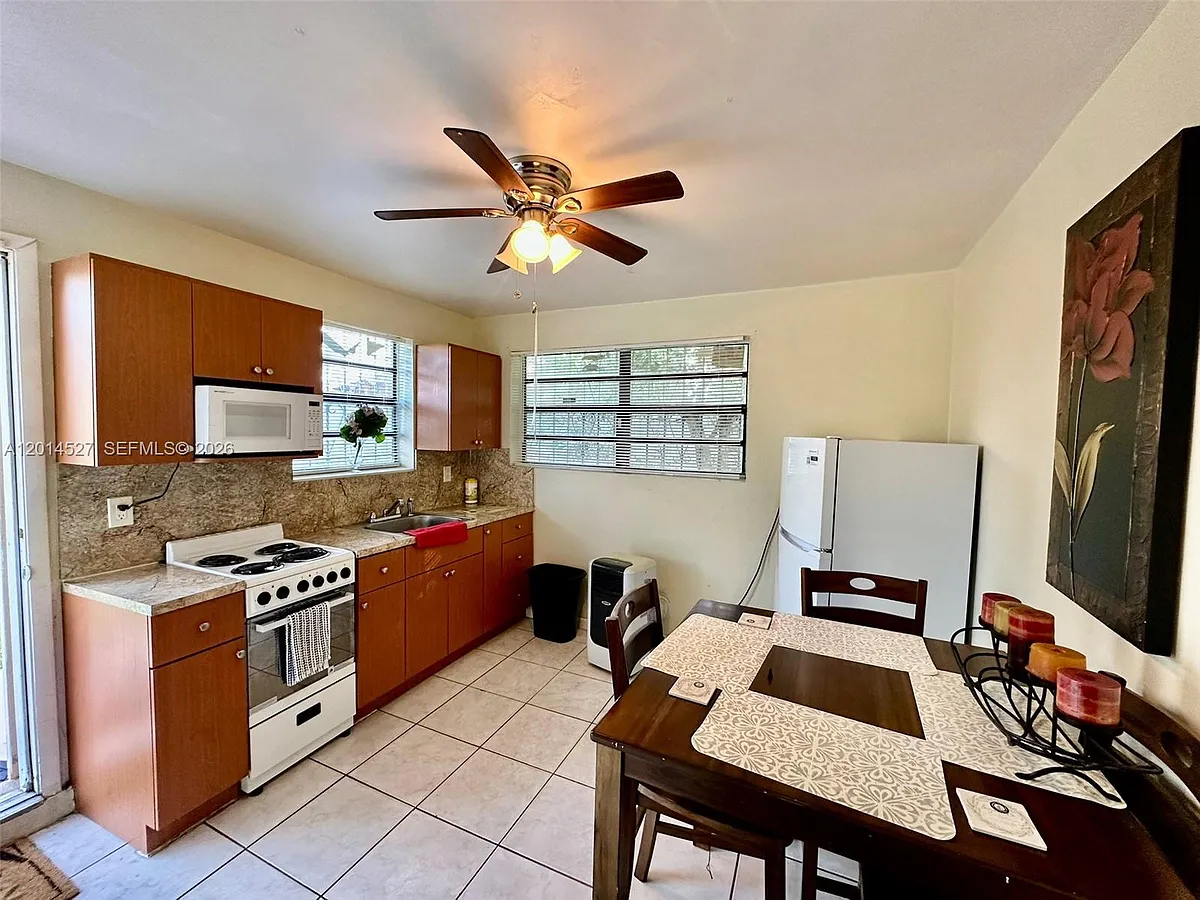Building Photo - 4733 NW 192nd St #EFFICIENCY