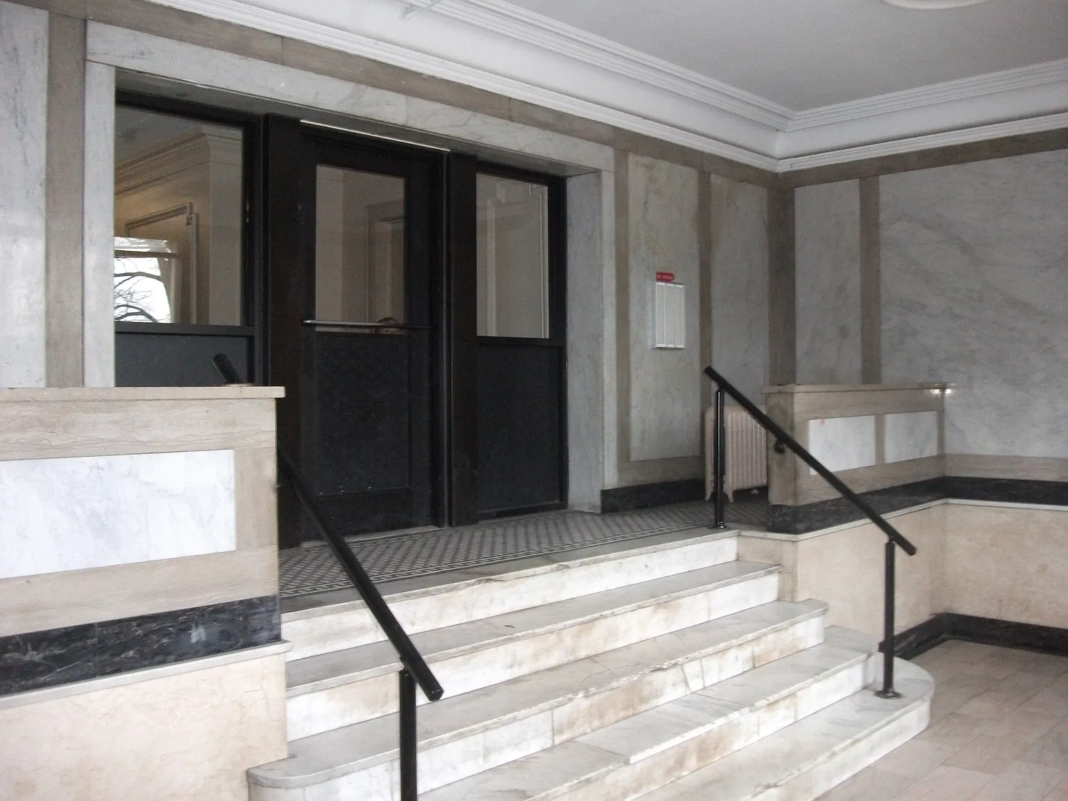654 Lyons Avenue — Photo 4
