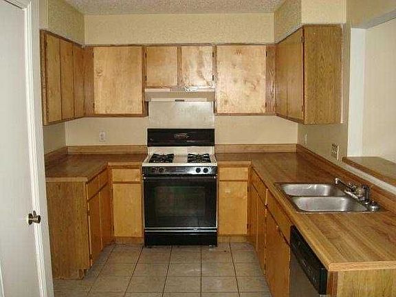 5th image of 9601 Holly Springs Dr