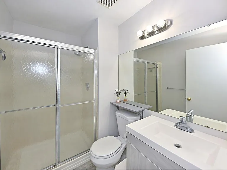 250 Larch Ln #250 — Photo 16