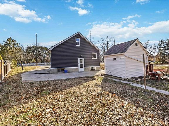 4th image of 1027 Colborne Rd