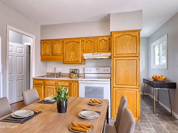 4th image of 1104 W Ashland Ave