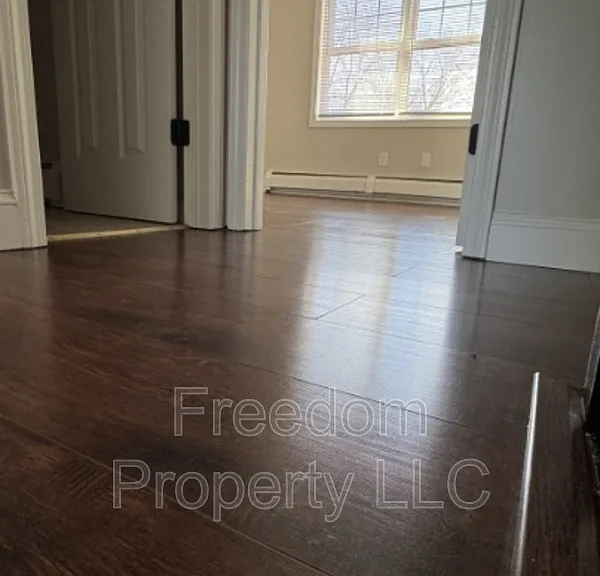 569 Center St #7 — Photo 13