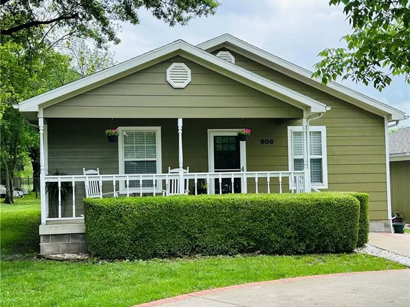608 E Crawford St, Arma, KS 66712