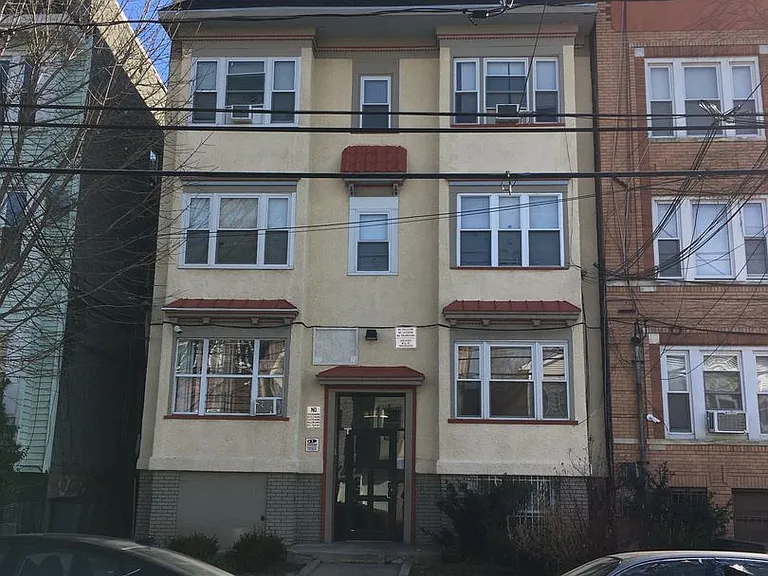 112 Arlington Ave — Photo 1