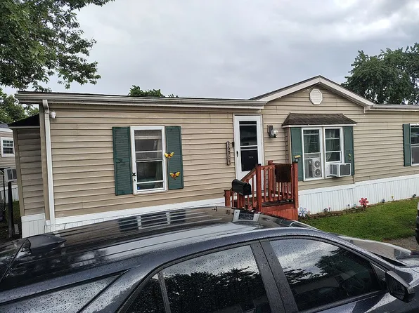 26025 2nd St, Taylor, MI 48180