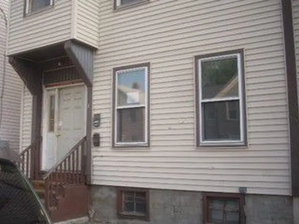 17 108th St, Troy, NY 12182