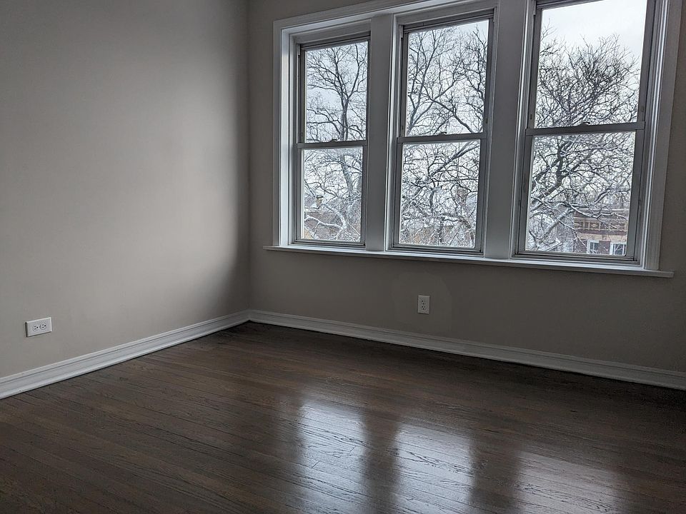 1st image of 3034 N Whipple St #3