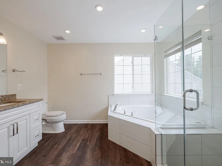 5319 Waldo Dr — Photo 32