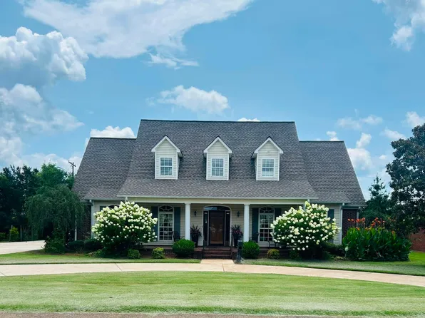 1308 Short Dr, Amory, MS 38821