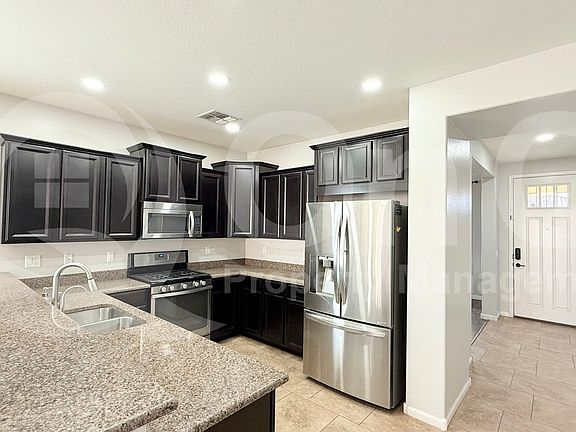 4th image of 17026 W Mohave St