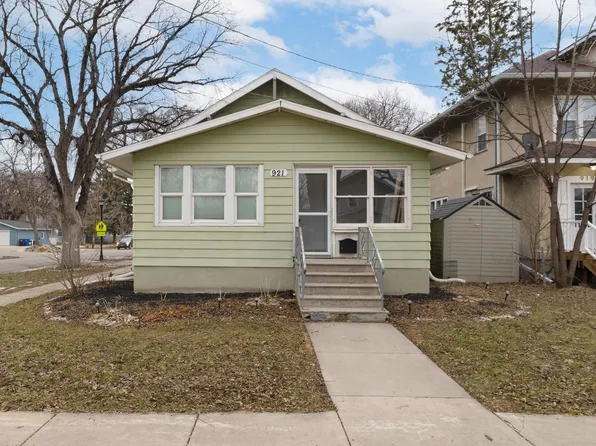 921 4th St N, Fargo, ND 58102