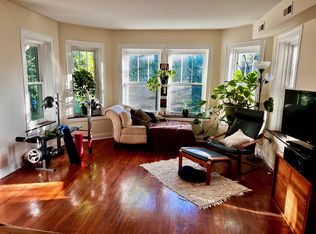 1020 Austin St APT 2, Evanston, IL 60202