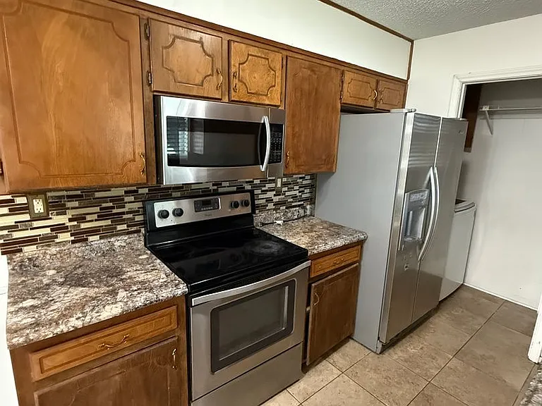 2401 Ridglea Ct — Photo 5
