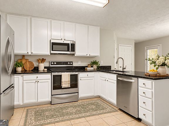 5th image of 20 Wilkes Ct