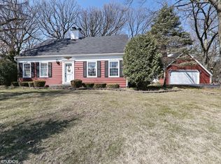 27W144 Barnes Ave, Winfield, IL 60190