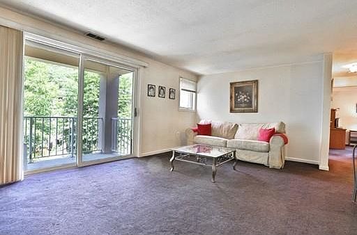 4th image of 17 Bourbon St APT 81