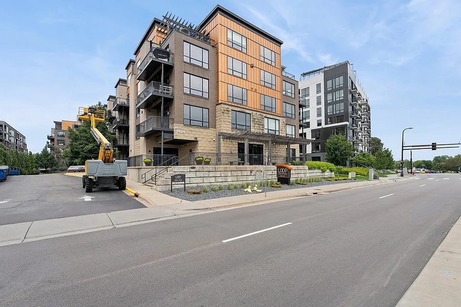 2 bed, 1436 sqft, $3,495 — Photo 2