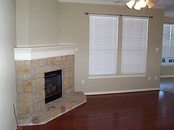 3rd image of 1101 Parmer Ln APT 212