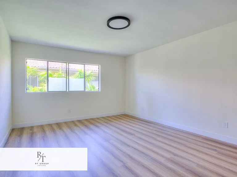 1032 S Golden West Ave #C — Photo 19