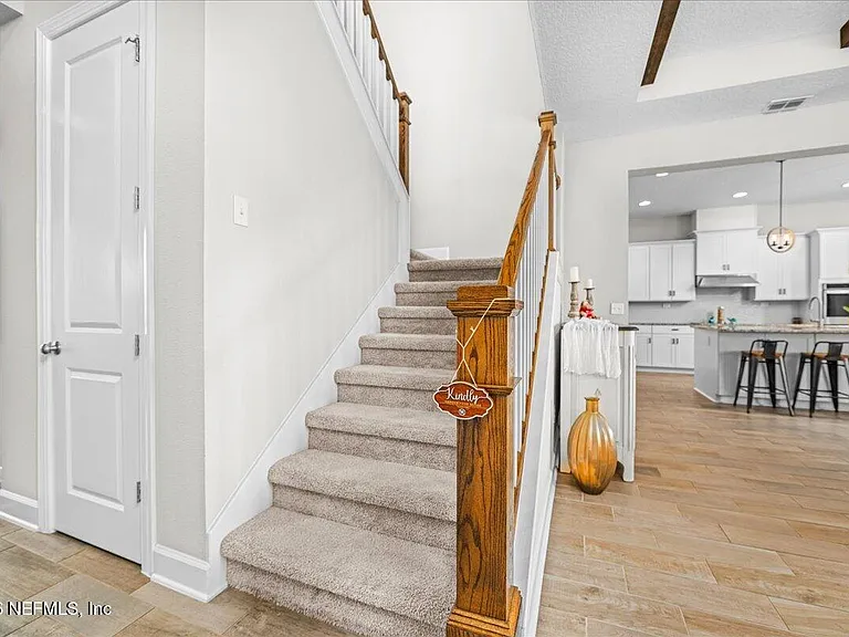 71 Lansing Ct — Photo 35