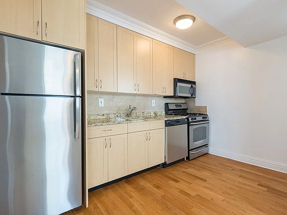 4th image of 41 Park Ave APT 10E