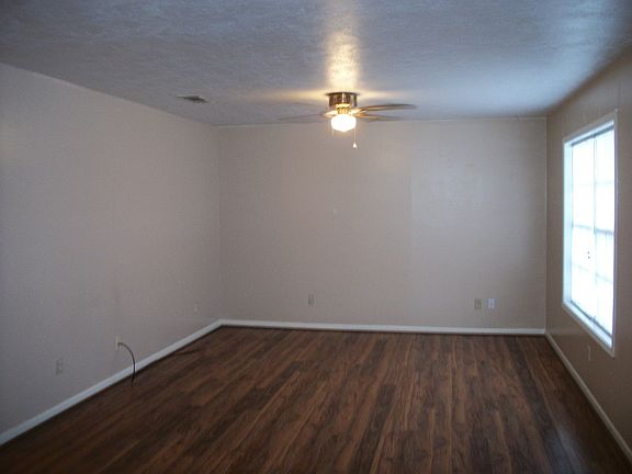 4th image of 3602 Choctaw St #B