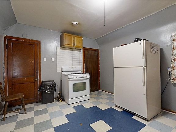 5th image of 52 Dart St