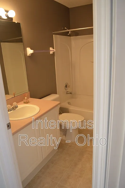 2 bed, 2.5 bath, 1695 sqft, $1,697 — Photo 2