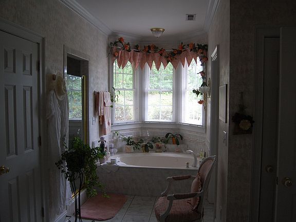 5th image of 1 Lake Como Ct