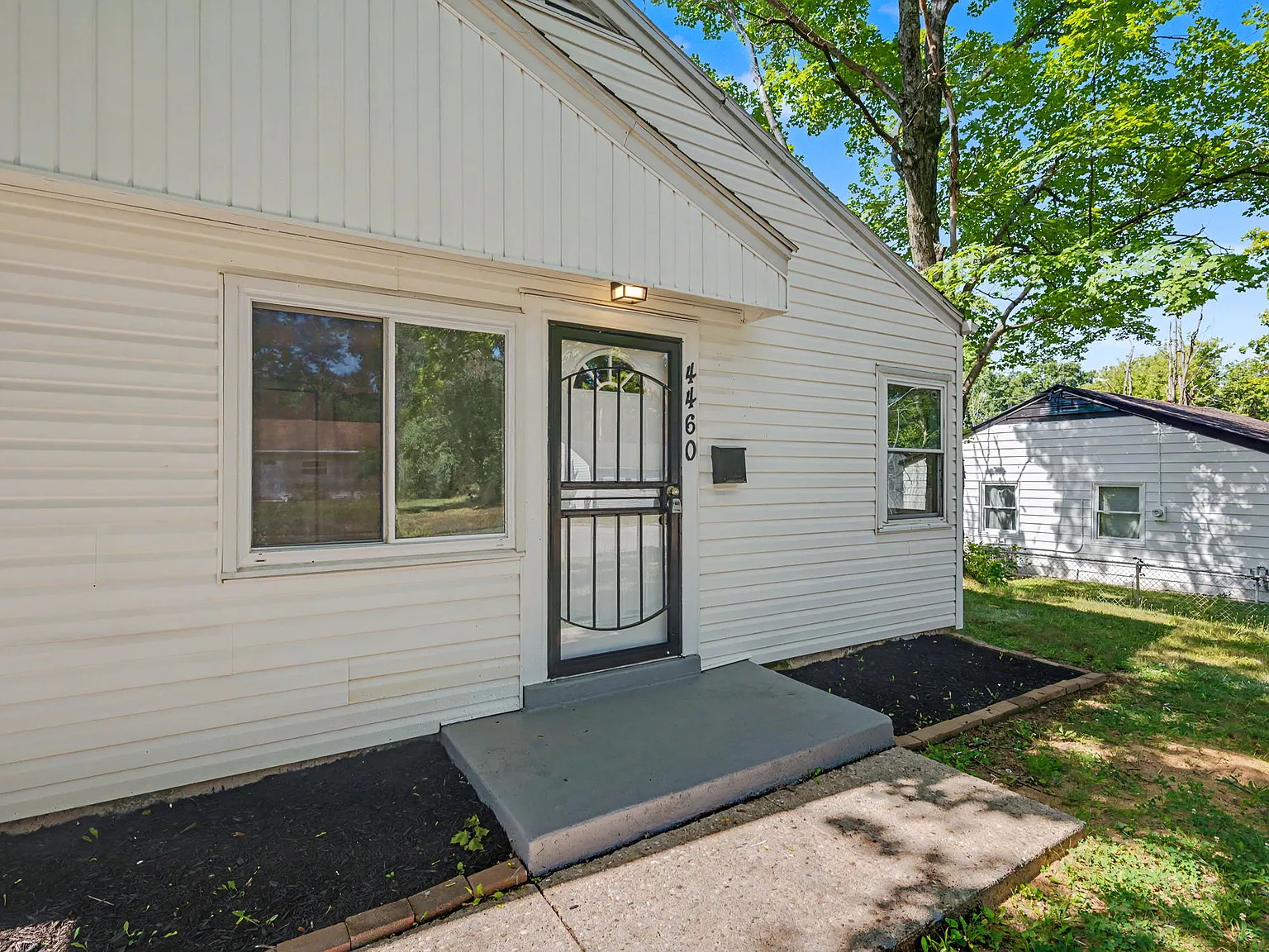 3 bed, 950 sqft, $1,500 — Photo 2