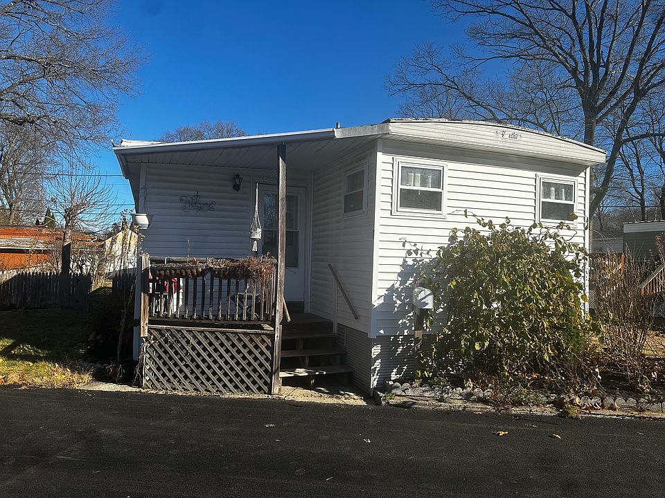 1st image of 7 Finch Dr #7