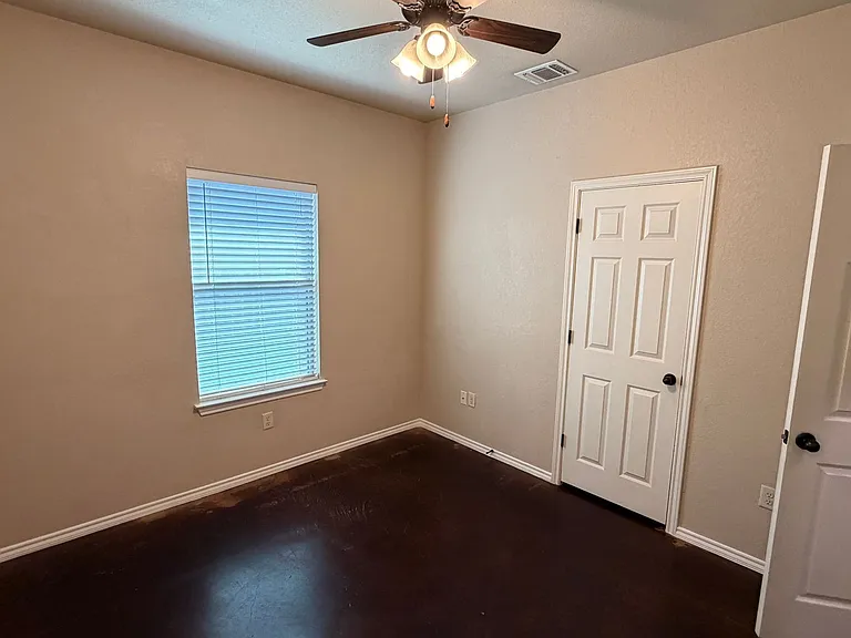 708 Saengerhalle Rd — Photo 18