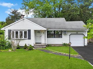 3 Washington Ave, Selden, NY 11784