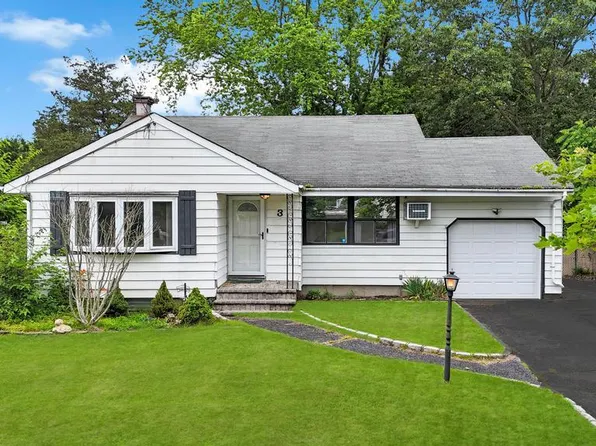 3 Washington Avenue, Selden, NY 11784