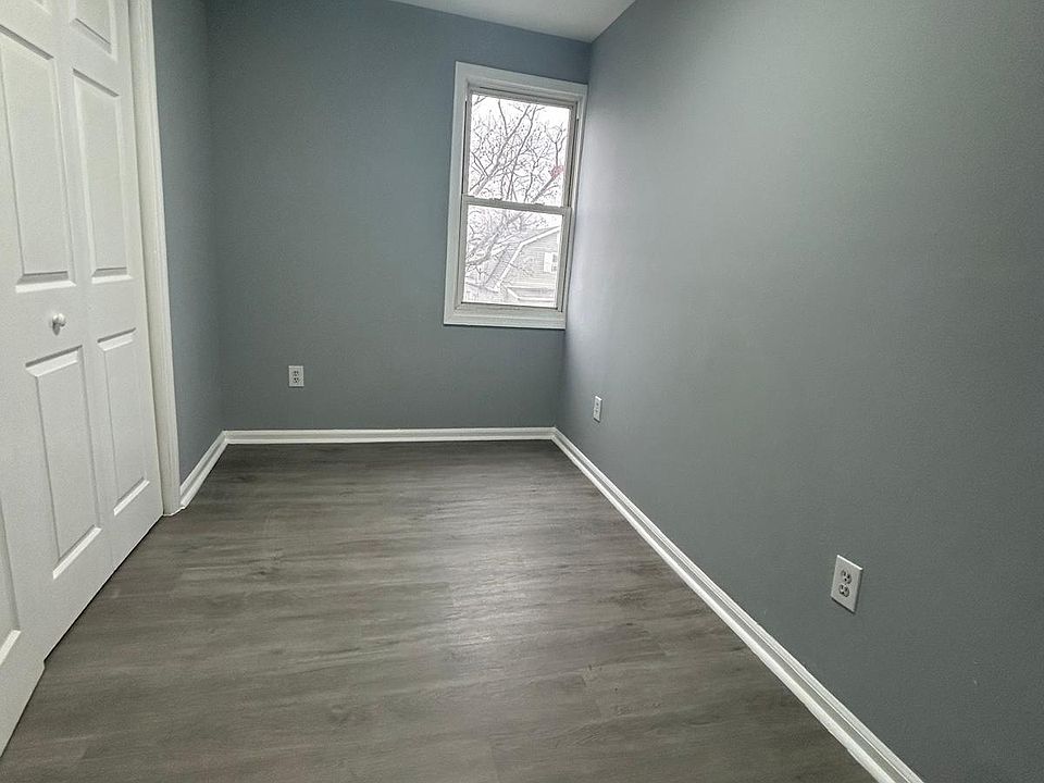 1st image of 50 Hilton St Floor 3