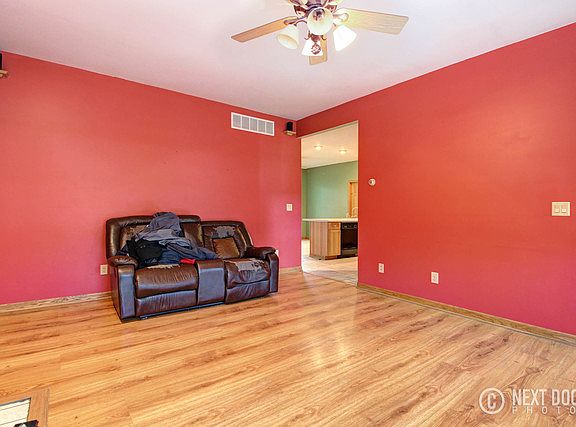 5th image of 265 Schott Dr