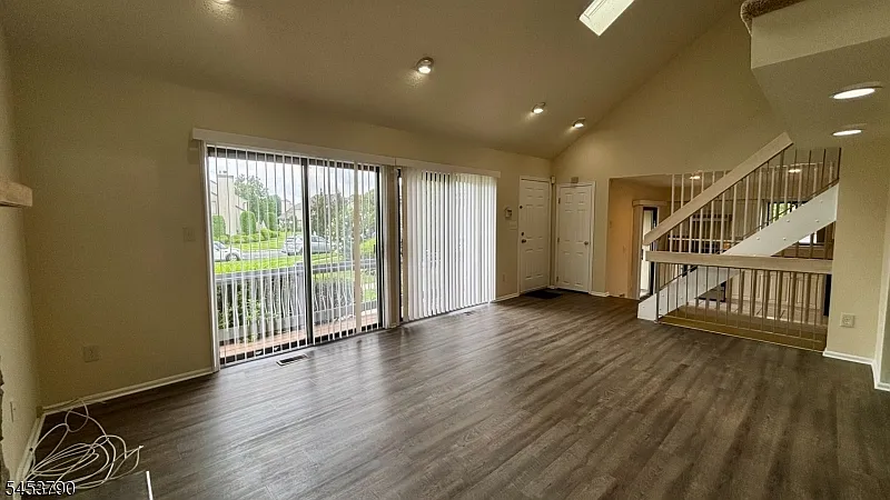 2 bed, 2.5 bath, 1575 sqft, $2,900 — Photo 4