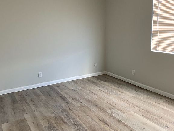 5th image of 3511 42nd St #10