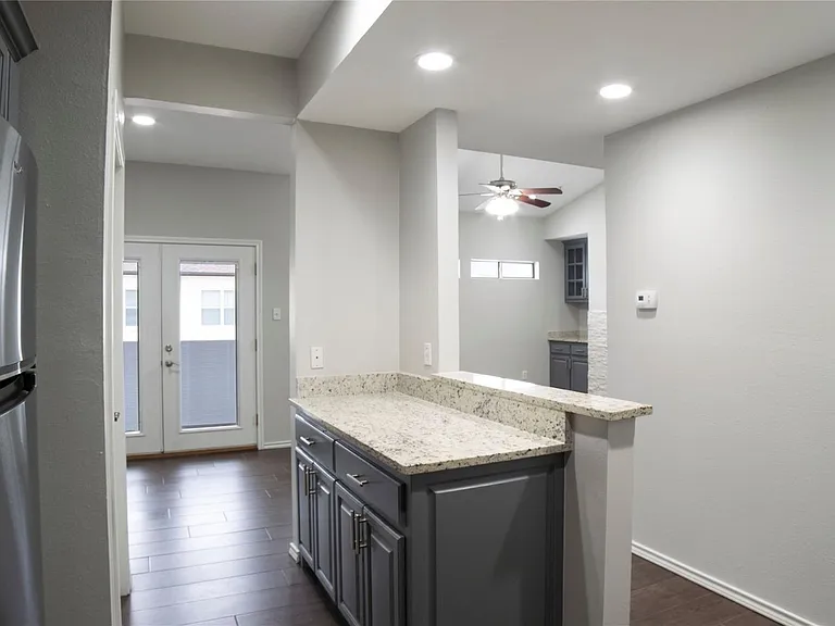 4104 N Hall St #331 — Photo 5