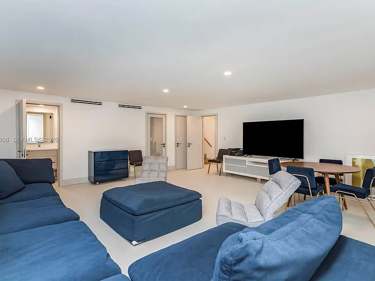 301 Shore Dr E — Photo 38