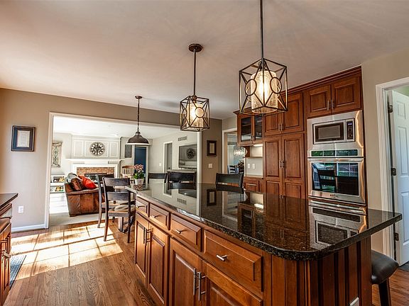 5th image of 9189 Liverpool Ct