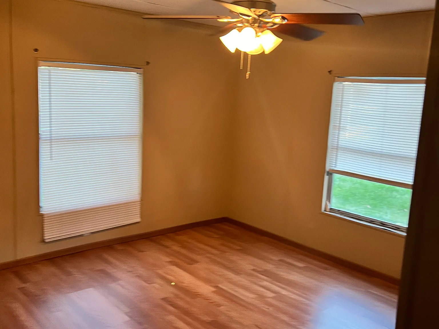 3 bed, 1000 sqft, $700 — Photo 2