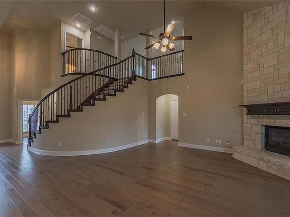 5th image of 1008 Blue Heron Dr