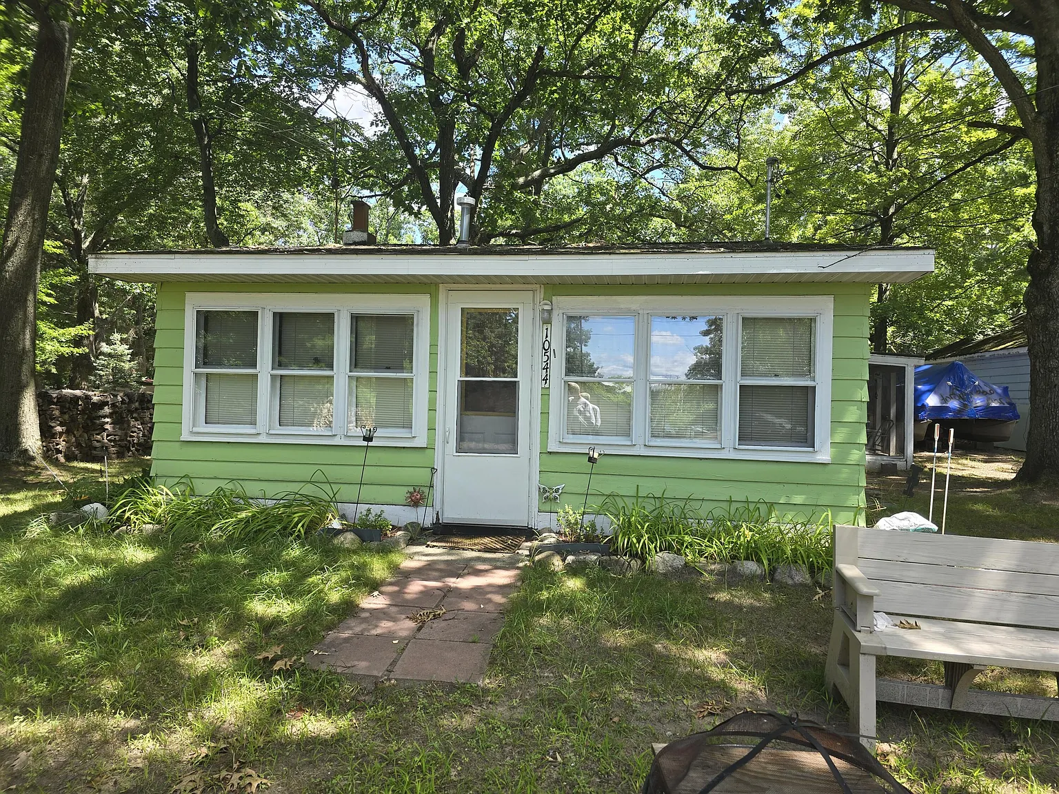 10544 Lake Dr photo 1