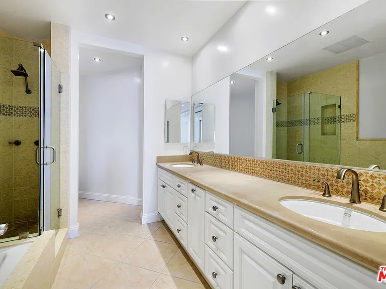11628 Montana Ave #206 — Photo 35