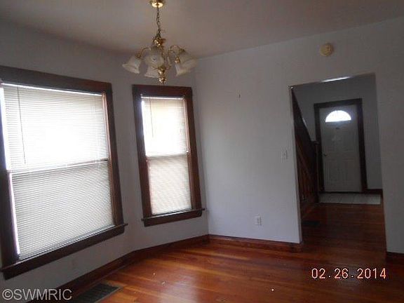 4th image of 1315 Wolcott Ave