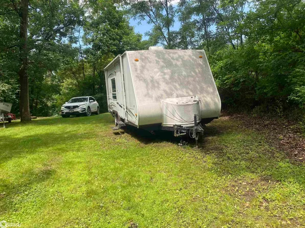 6002 Waukonda Dr, Brooklyn, IA 52211