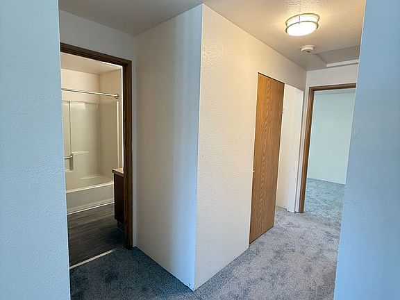 5th image of 4225 Devonshire Ct NE #805-4238